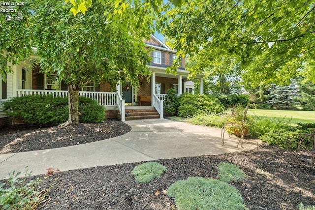 view of front facade with covered porch