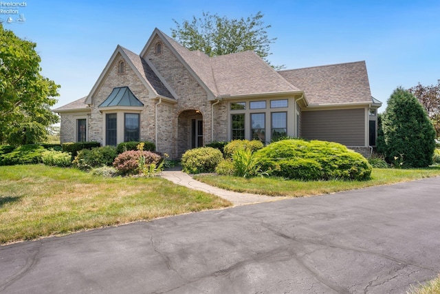 view of front of property with a front yard