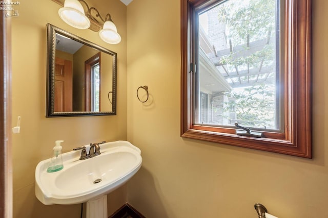 bathroom featuring sink