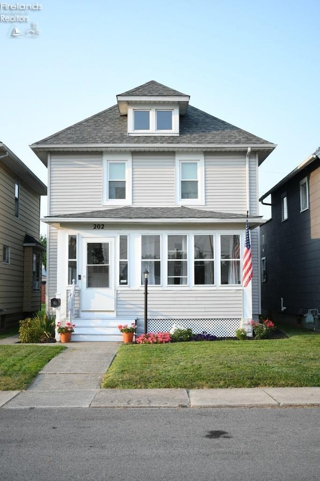 view of front of property with a front yard