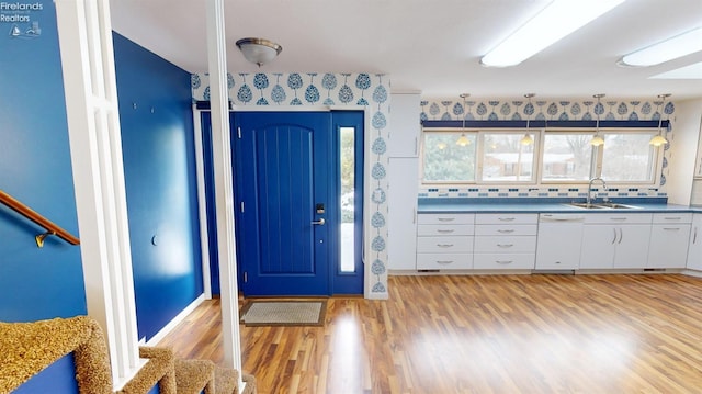 entryway featuring sink, light hardwood / wood-style floors, and a wealth of natural light