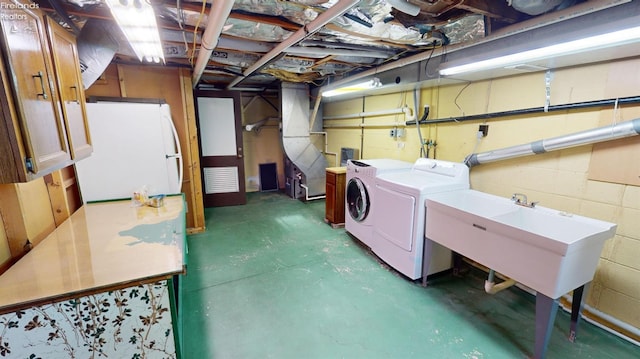 laundry area with sink and washing machine and dryer