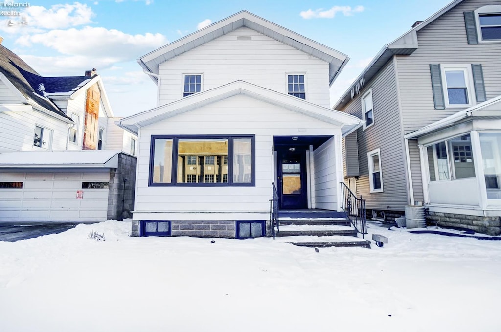 view of front facade with a garage