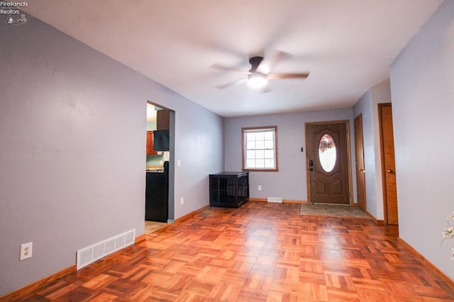 foyer featuring ceiling fan and light parquet floors