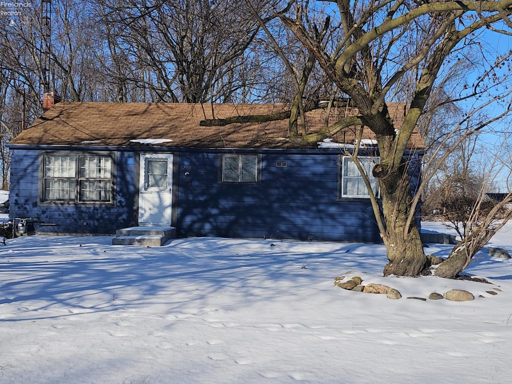 view of front of property