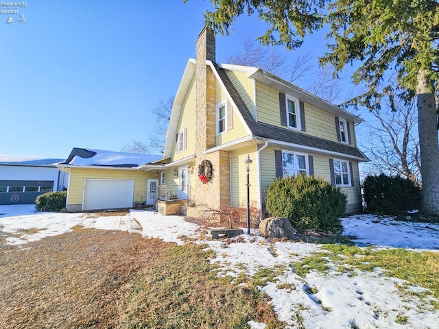 view of front facade with a garage