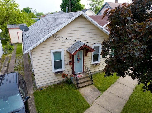 bungalow-style house with a front yard