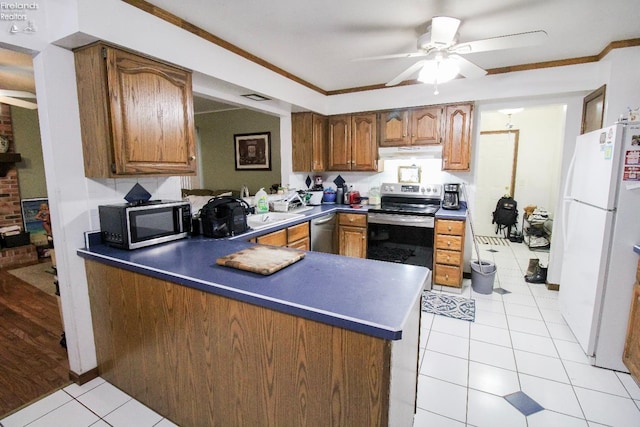 kitchen featuring appliances with stainless steel finishes, ornamental molding, kitchen peninsula, ceiling fan, and light tile patterned floors