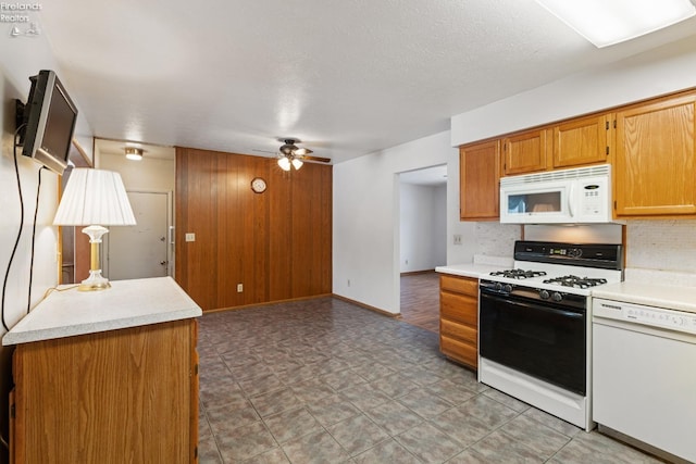 kitchen with ceiling fan, tasteful backsplash, and white appliances