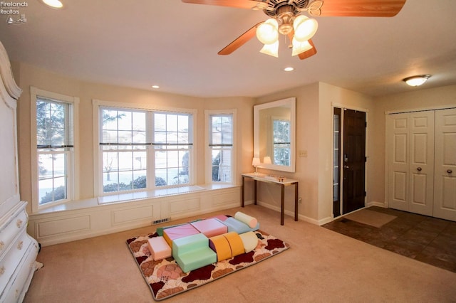 recreation room with carpet