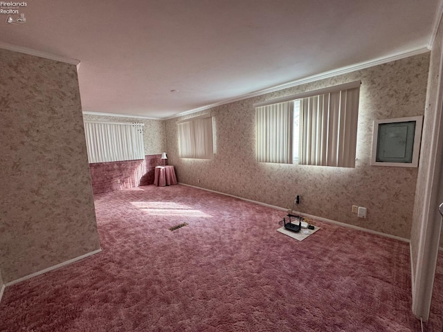 unfurnished room featuring crown molding and carpet