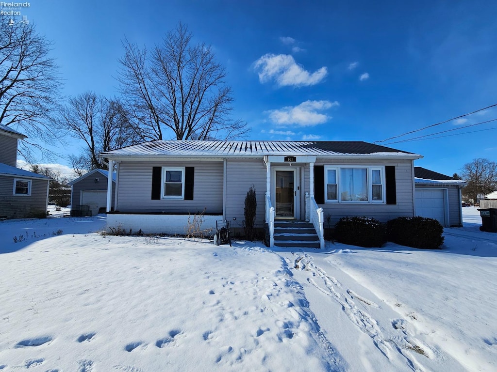 view of front of property featuring a garage