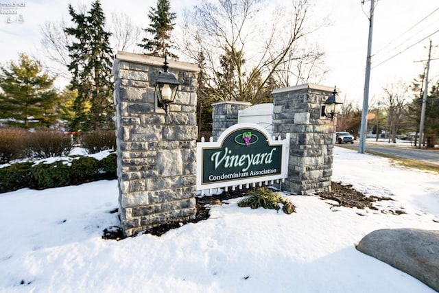 view of community / neighborhood sign