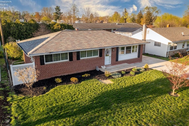 ranch-style home featuring a front yard