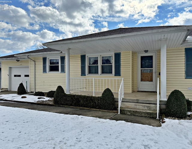 view of front of property featuring a garage