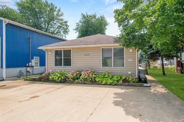 view of front of home with a patio and a front yard