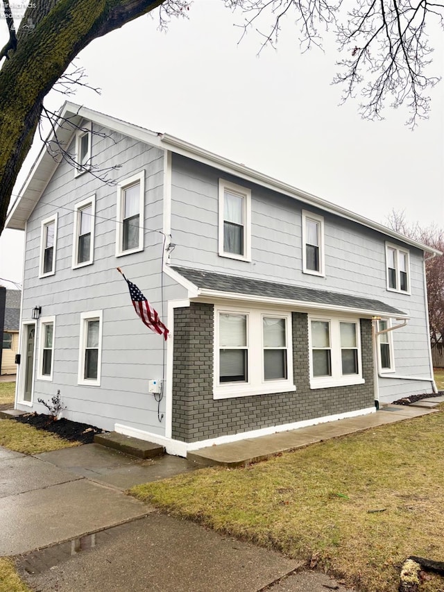 view of front of home with a front yard