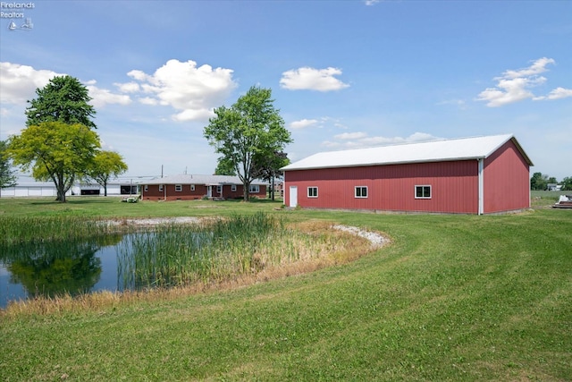 view of yard featuring a water view