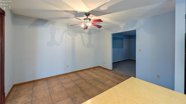 empty room with ceiling fan