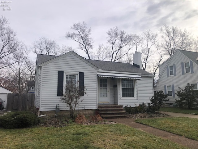 view of front of property with a front yard