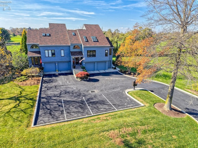 view of front of home featuring a garage and a front yard