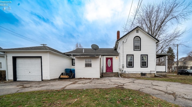 view of front facade with a garage