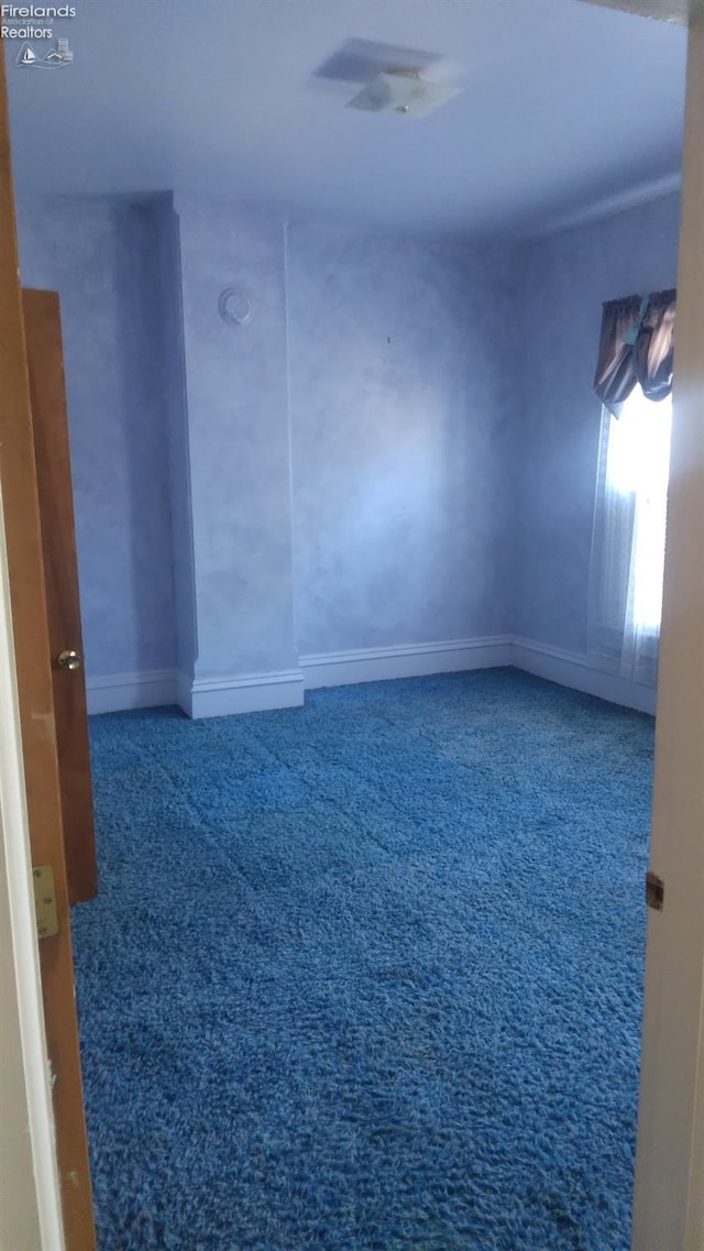 unfurnished room featuring carpet