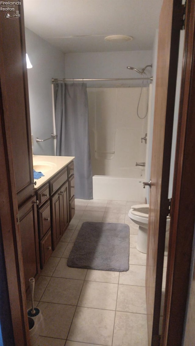 full bathroom featuring vanity, toilet, tile patterned flooring, and shower / bath combo