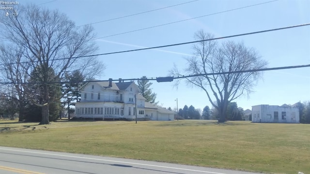 view of front of house with a front lawn