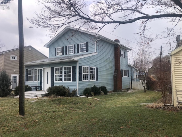 front of property featuring a front lawn