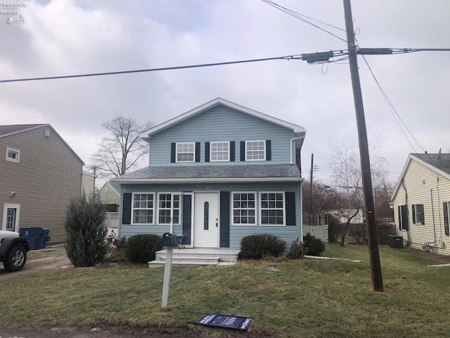 view of front property featuring a front yard