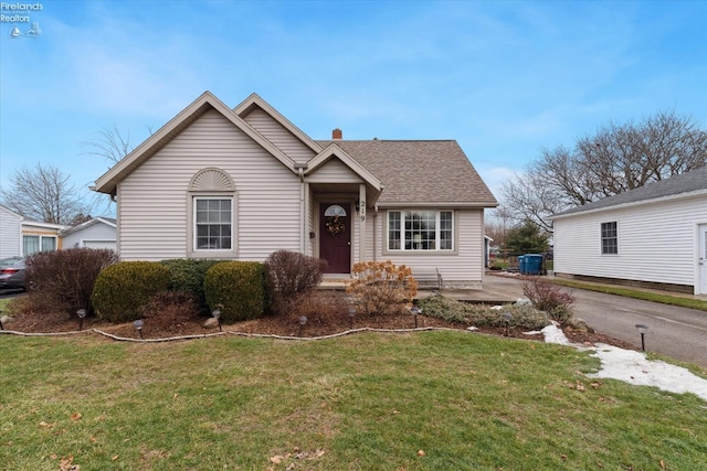 view of front of home featuring a front yard