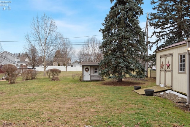 view of yard featuring a storage shed