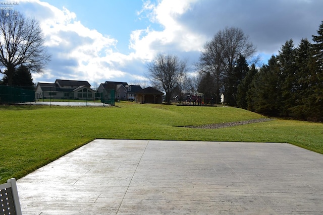 view of yard featuring a patio area