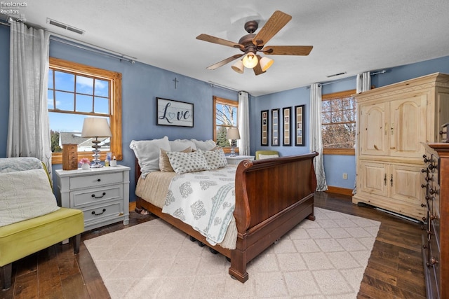 bedroom featuring ceiling fan, a textured ceiling, and light hardwood / wood-style flooring