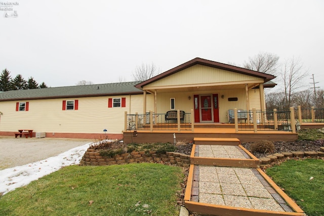 view of front facade featuring covered porch and a front yard