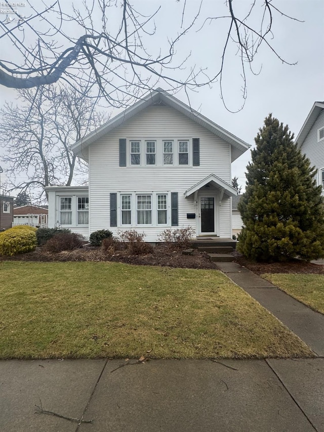 view of front of house featuring a front lawn