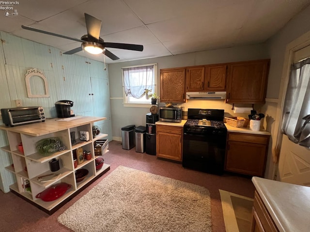 kitchen with ceiling fan and gas stove