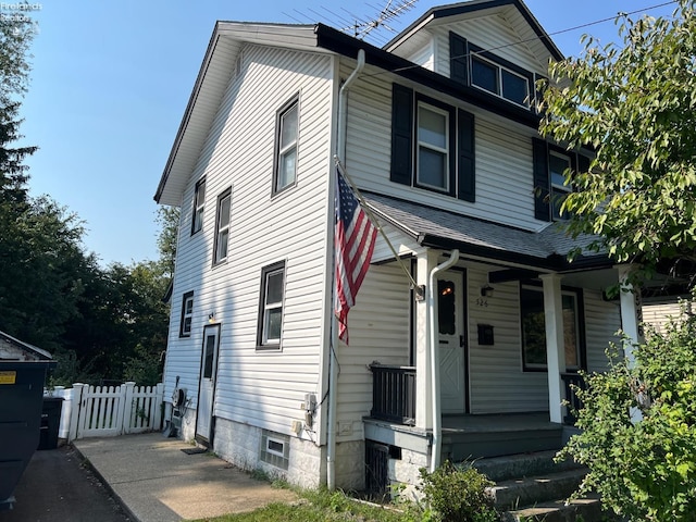 view of front facade featuring a porch