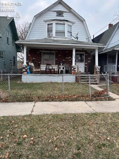 view of front of house with covered porch