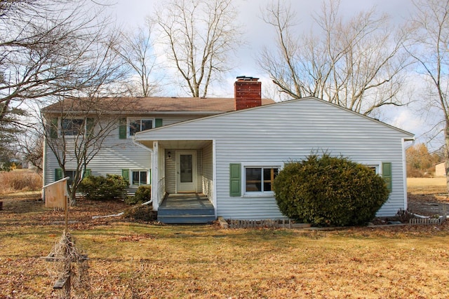 back of house featuring a lawn