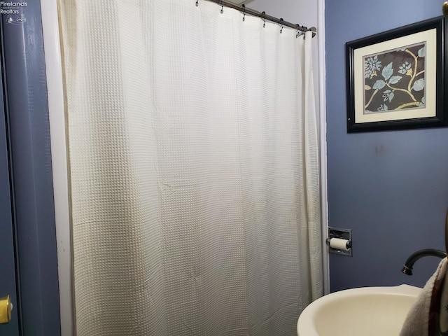 full bathroom featuring a sink
