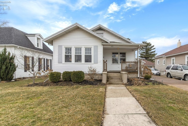 bungalow-style home featuring a front yard and covered porch