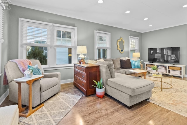 living area featuring recessed lighting, crown molding, baseboards, and wood finished floors