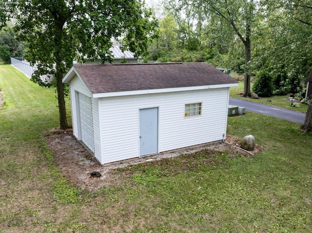 view of outdoor structure featuring an outdoor structure