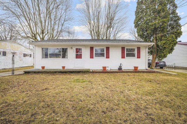 single story home with a front lawn