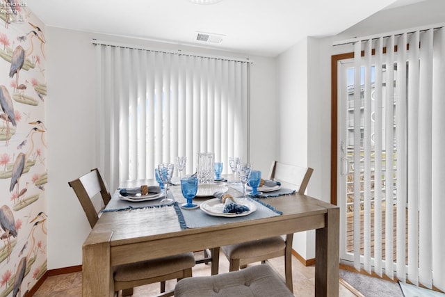 dining area featuring visible vents and baseboards