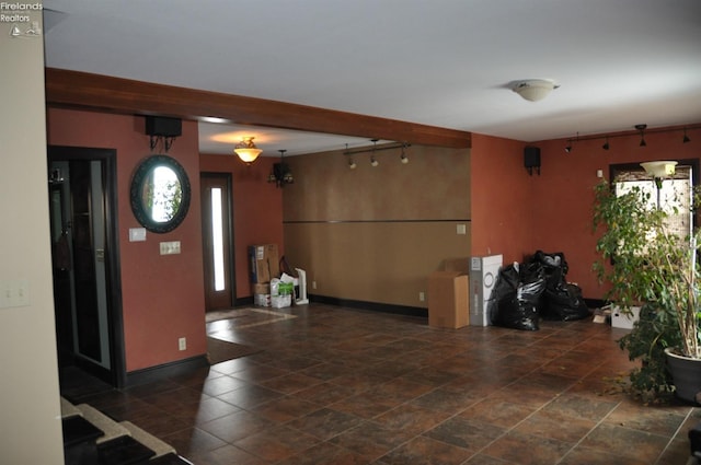 foyer entrance featuring baseboards