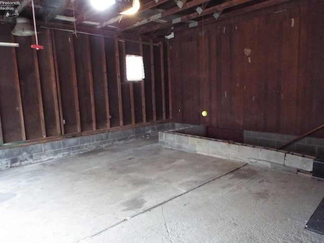 garage featuring concrete block wall