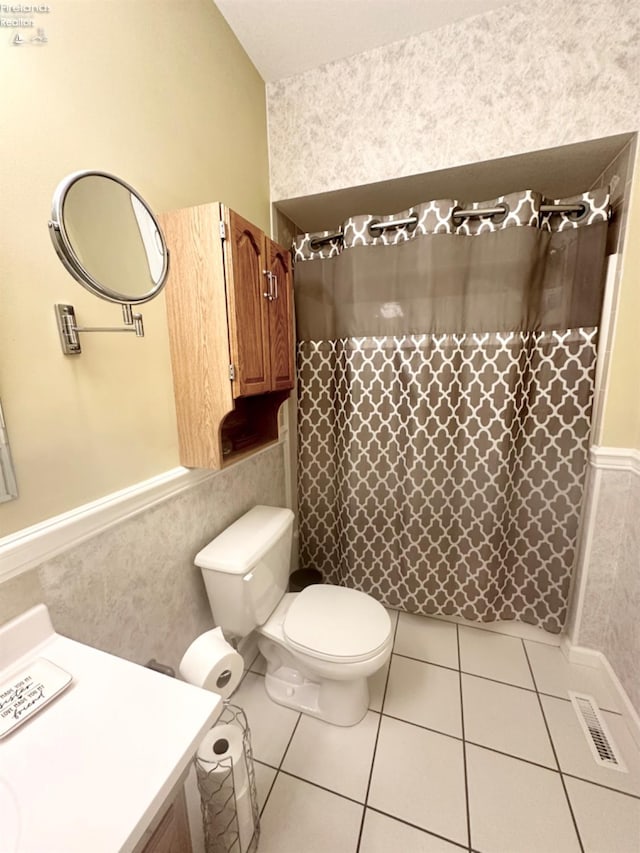 bathroom featuring wainscoting, visible vents, and tile patterned floors